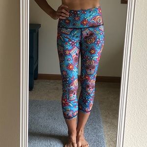 Yoga Democracy Dia De Los Muertos Capri Leggings